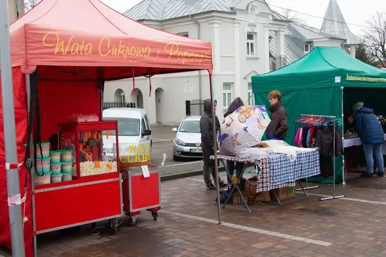 Jarmark Wielkanocny w Ostrowi Mazowieckiej – pyszne smaki i wspaniała zabawa! (zdjęcia, wideo)