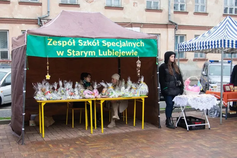 Jarmark Wielkanocny w Ostrowi Mazowieckiej – pyszne smaki i wspaniała zabawa! (zdjęcia, wideo)