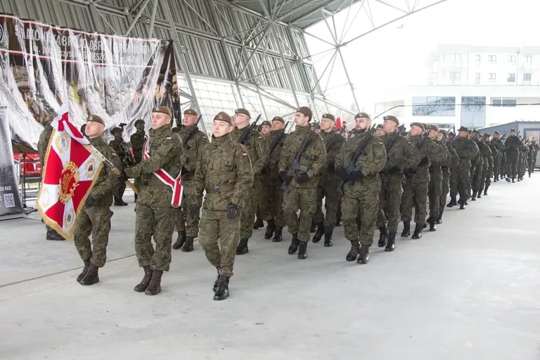 Uroczystość złożenia przysięgi wojskowej w Ostrowi Mazowieckiej - ważny moment dla żołnierzy (zdjęcia, wideo)