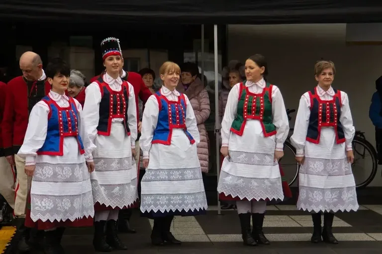 Jarmark Wielkanocny w Ostrowi Mazowieckiej – pyszne smaki i wspaniała zabawa! (zdjęcia, wideo)