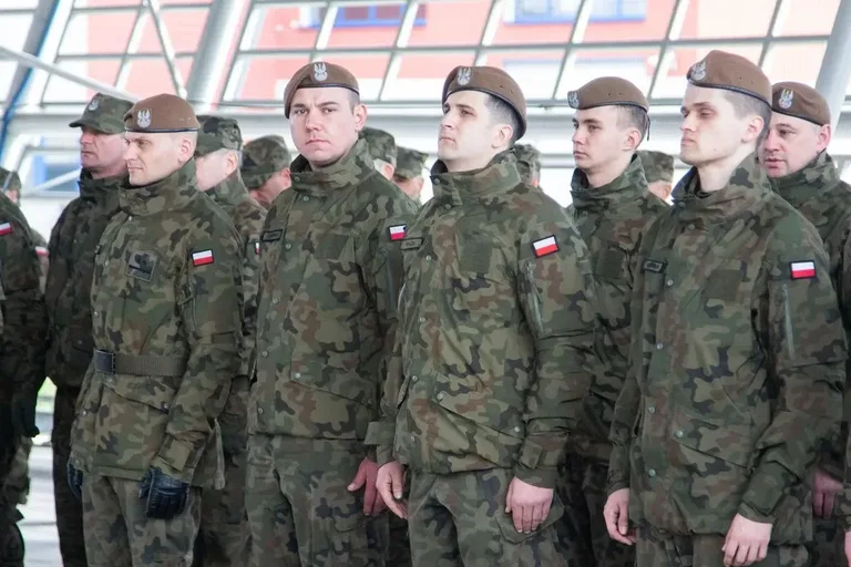Uroczystość złożenia przysięgi wojskowej w Ostrowi Mazowieckiej - ważny moment dla żołnierzy (zdjęcia, wideo)