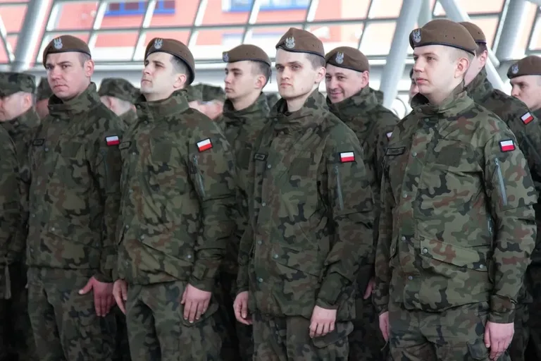 Uroczystość złożenia przysięgi wojskowej w Ostrowi Mazowieckiej - ważny moment dla żołnierzy (zdjęcia, wideo)