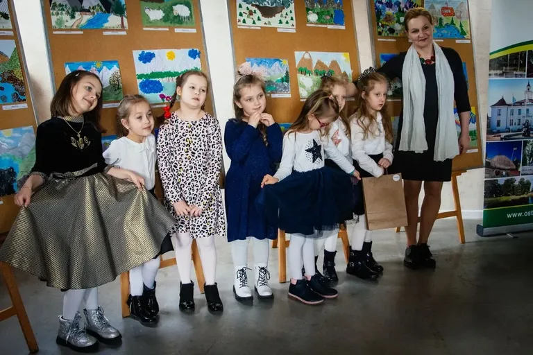 XVII Powiatowy Konkurs Plastyczny "Krajobraz polski" - "Pejzaż górski w kolażu" rozstrzygnięty! (zdjęcia)