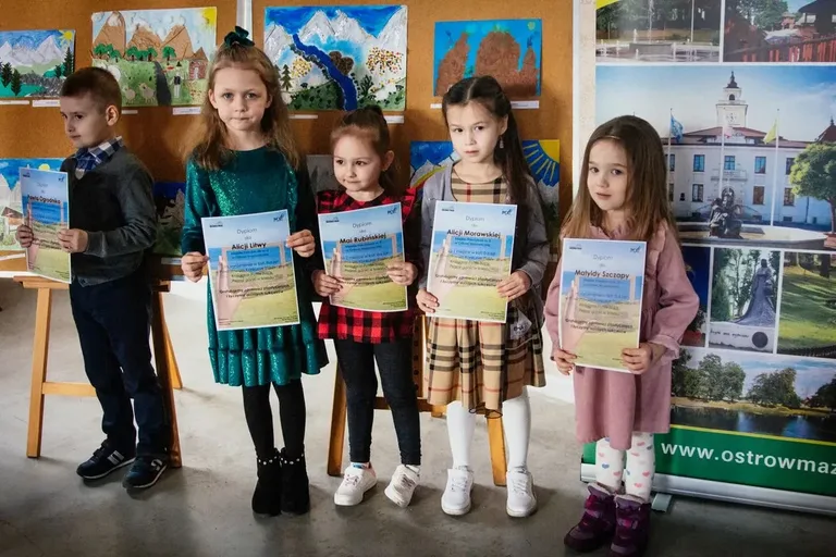 XVII Powiatowy Konkurs Plastyczny "Krajobraz polski" - "Pejzaż górski w kolażu" rozstrzygnięty! (zdjęcia)