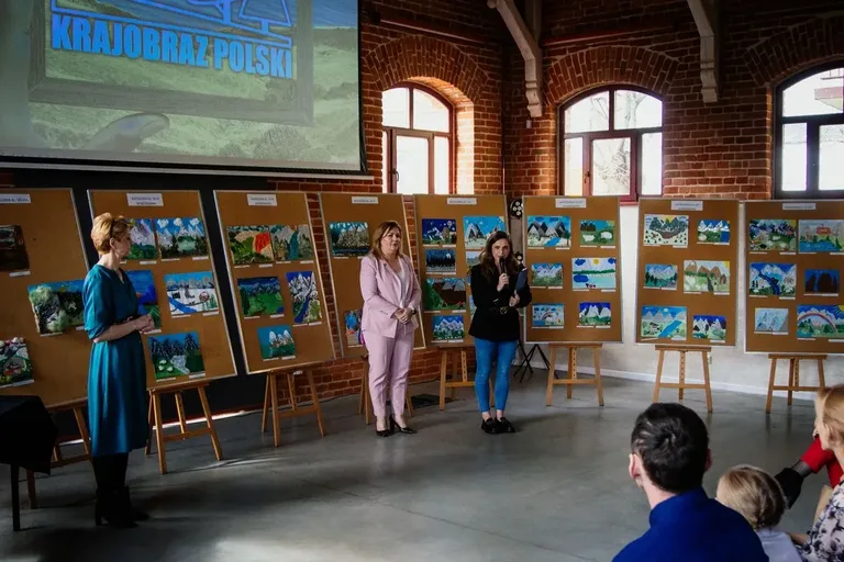 XVII Powiatowy Konkurs Plastyczny "Krajobraz polski" - "Pejzaż górski w kolażu" rozstrzygnięty! (zdjęcia)