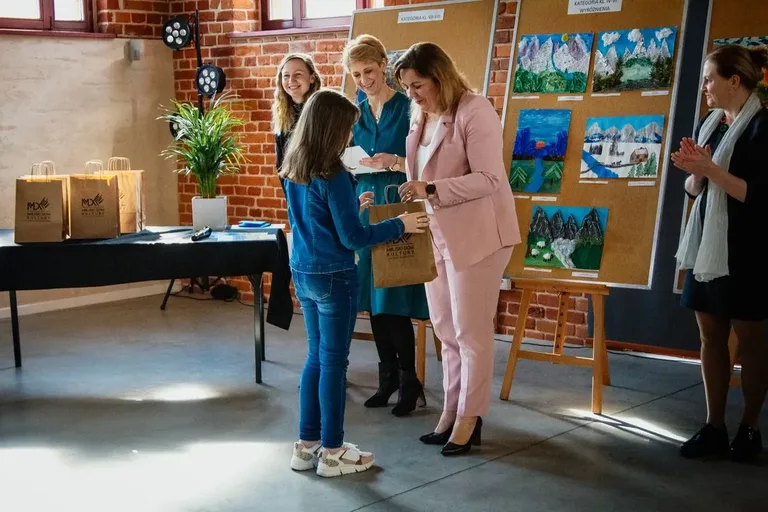 XVII Powiatowy Konkurs Plastyczny "Krajobraz polski" - "Pejzaż górski w kolażu" rozstrzygnięty! (zdjęcia)