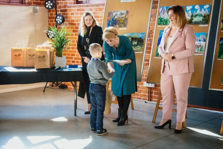 XVII Powiatowy Konkurs Plastyczny "Krajobraz polski" - "Pejzaż górski w kolażu" rozstrzygnięty! (zdjęcia)