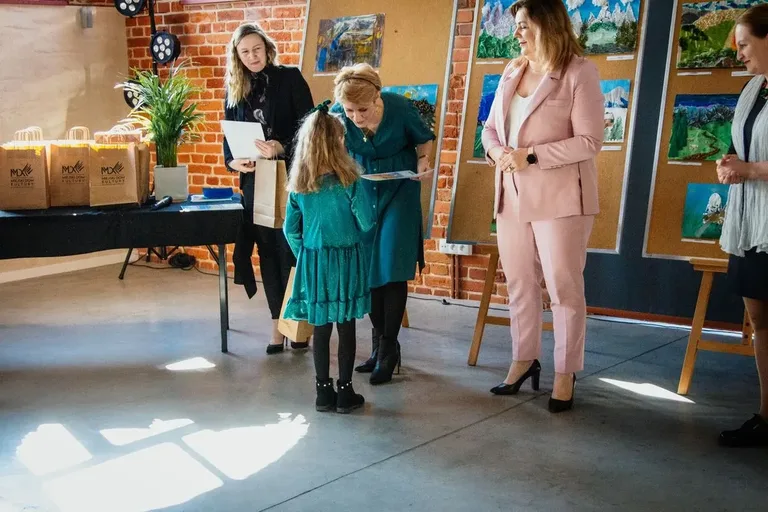 XVII Powiatowy Konkurs Plastyczny "Krajobraz polski" - "Pejzaż górski w kolażu" rozstrzygnięty! (zdjęcia)