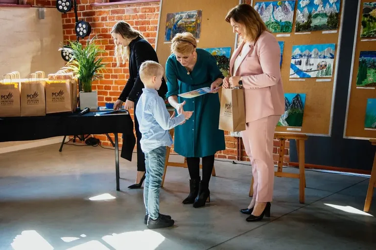 XVII Powiatowy Konkurs Plastyczny "Krajobraz polski" - "Pejzaż górski w kolażu" rozstrzygnięty! (zdjęcia)