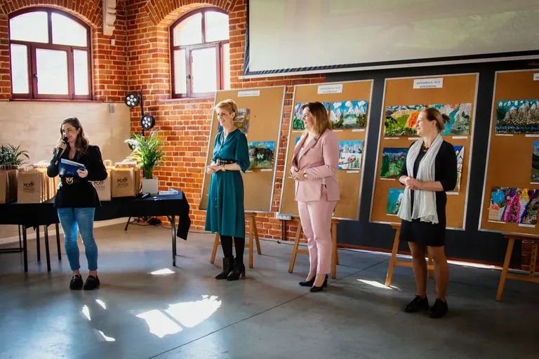 XVII Powiatowy Konkurs Plastyczny "Krajobraz polski" - "Pejzaż górski w kolażu" rozstrzygnięty! (zdjęcia)