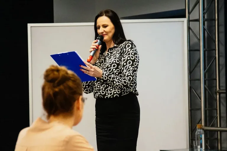 IV Ostrowskie Dyktando za nami. Była to okazja do rozwijania kompetencji językowych! (zdjęcia)