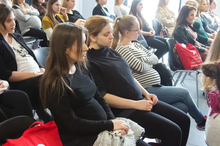 Konferencja pt. "Położna doradcą mamy i dziecka": wiedza i wsparcie dla przyszłych matek (zdjęcia)
