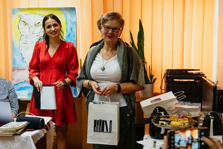 Pyszne ciasto i miła atmosfera - podsumowanie spotkania w Gminnej Bibliotece Publicznej w Małkini Górnej (zdjęcia, wideo)