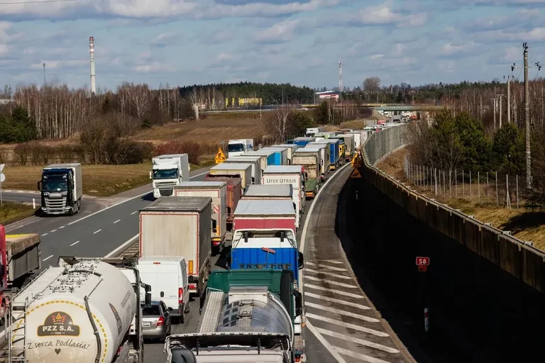 Ostrów Mazowiecka po raz kolejny walczy z korkami! Co jest przyczyną? (zdjęcia)