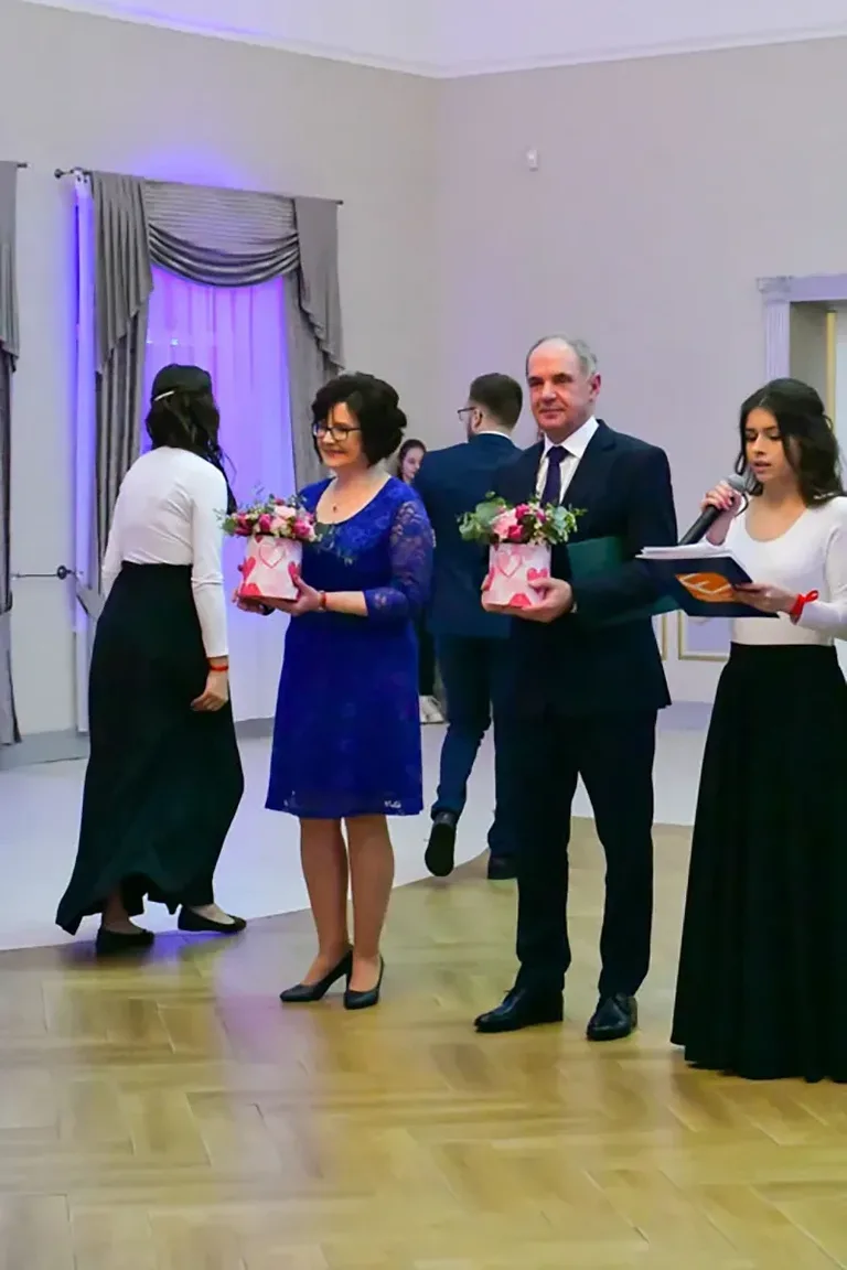 Maturzyści "Ekonomika" bawili się na studniówce (zdjęcia, wideo)