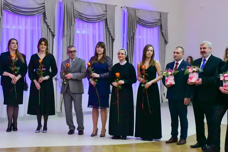 Maturzyści "Ekonomika" bawili się na studniówce (zdjęcia, wideo)