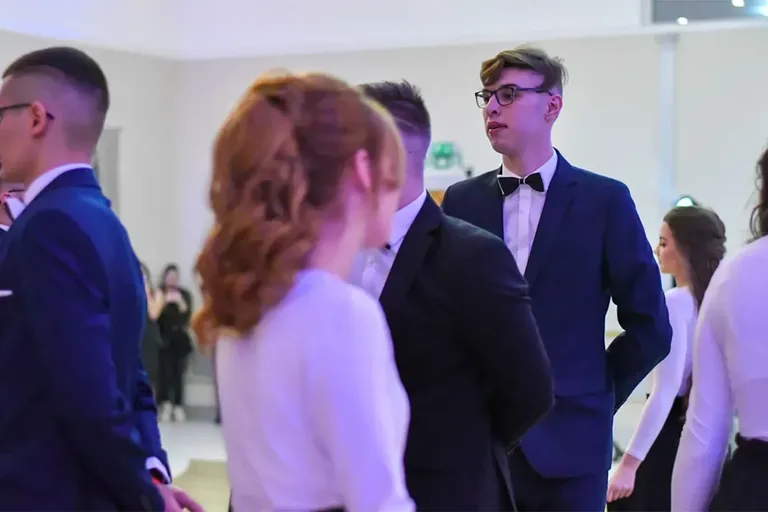 Maturzyści "Ekonomika" bawili się na studniówce (zdjęcia, wideo)