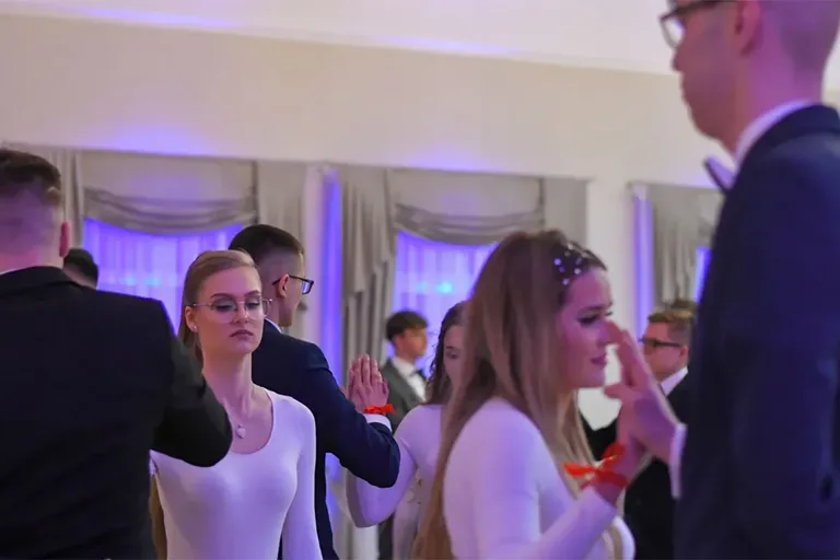 Maturzyści "Ekonomika" bawili się na studniówce (zdjęcia, wideo)