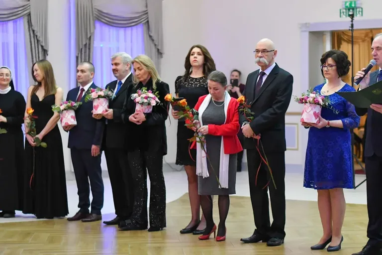 Maturzyści "Ekonomika" bawili się na studniówce (zdjęcia, wideo)