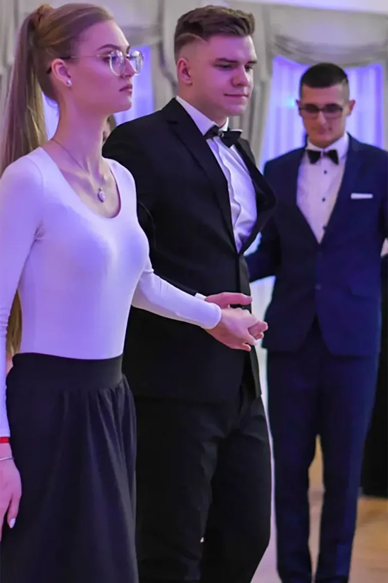 Maturzyści "Ekonomika" bawili się na studniówce (zdjęcia, wideo)
