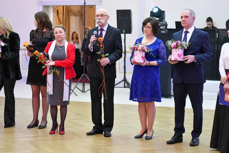 Maturzyści "Ekonomika" bawili się na studniówce (zdjęcia, wideo)
