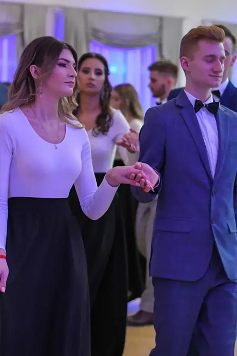 Maturzyści "Ekonomika" bawili się na studniówce (zdjęcia, wideo)