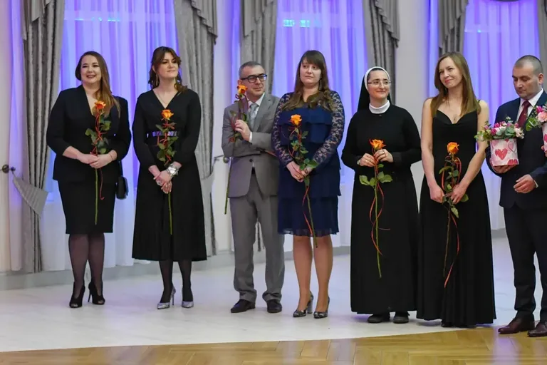 Maturzyści "Ekonomika" bawili się na studniówce (zdjęcia, wideo)