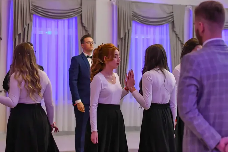 Maturzyści "Ekonomika" bawili się na studniówce (zdjęcia, wideo)
