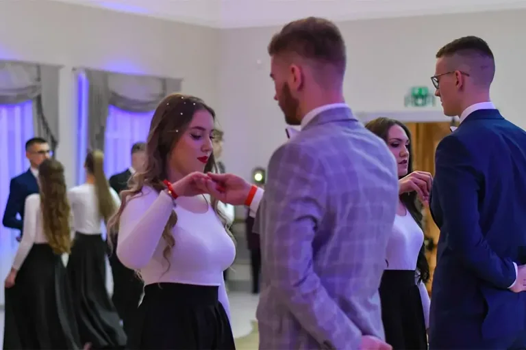 Maturzyści "Ekonomika" bawili się na studniówce (zdjęcia, wideo)