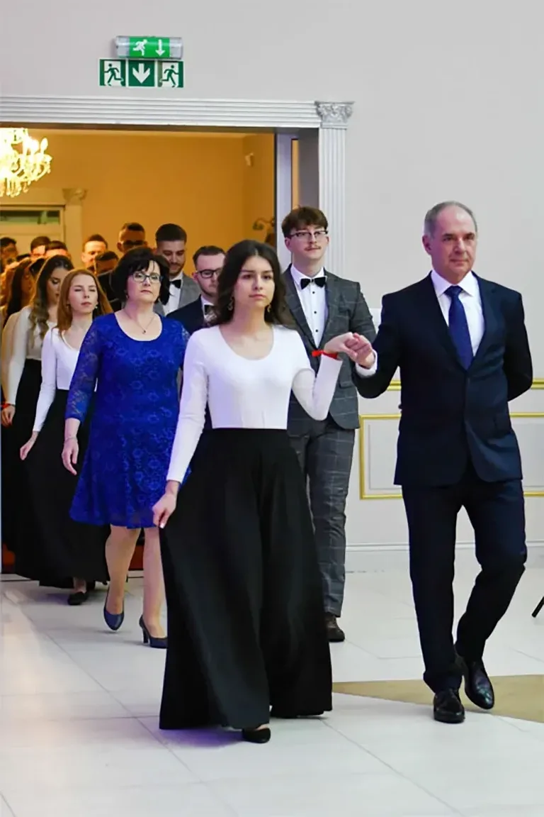 Maturzyści "Ekonomika" bawili się na studniówce (zdjęcia, wideo)