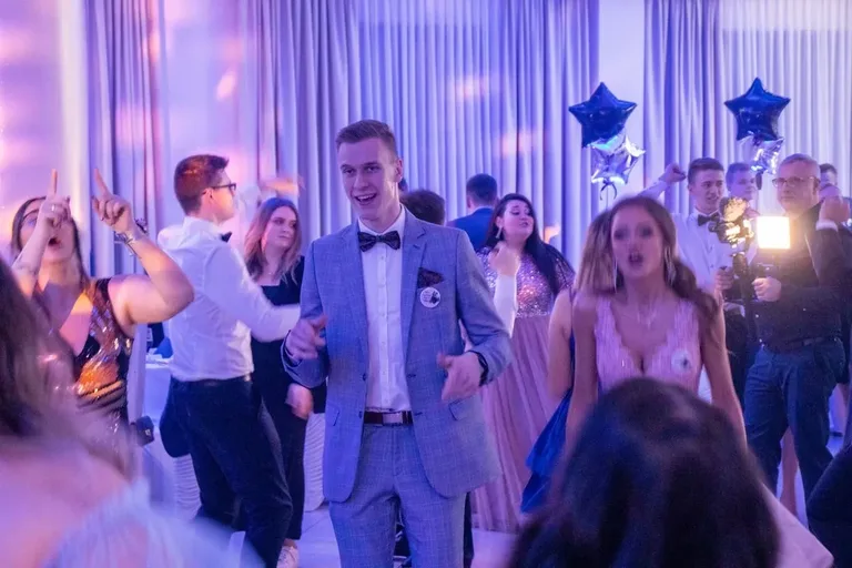 Maturzyści z ZSCKR w Starym Lubiejewie świętowali swój bal w "Euforii" (zdjęcia, wideo)