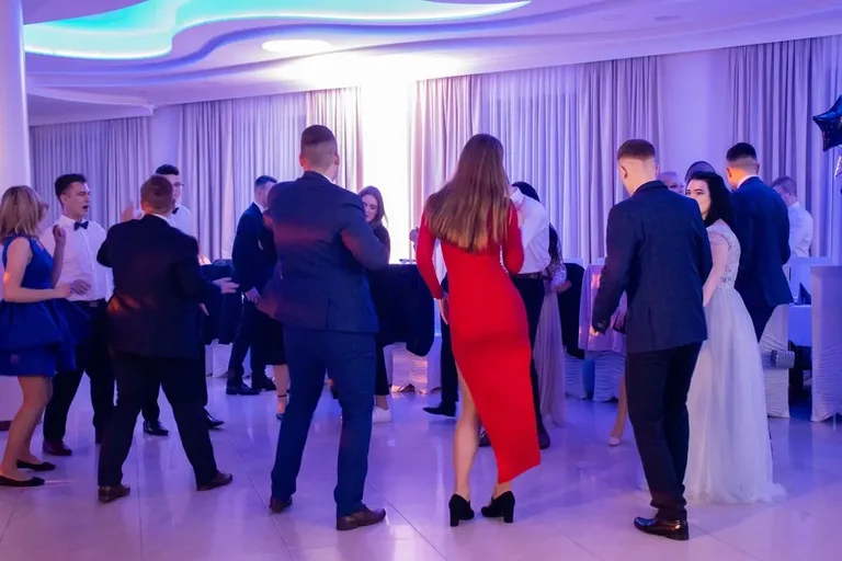 Maturzyści z ZSCKR w Starym Lubiejewie świętowali swój bal w "Euforii" (zdjęcia, wideo)