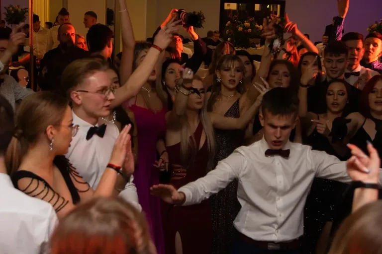 Studniówka Liceum Ogólnokształcącego im. Mikołaja Kopernika w Ostrowi Mazowieckiej! (zdjęcia, wideo)