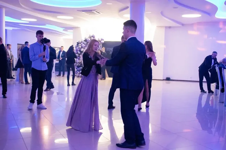 Maturzyści z ZSCKR w Starym Lubiejewie świętowali swój bal w "Euforii" (zdjęcia, wideo)