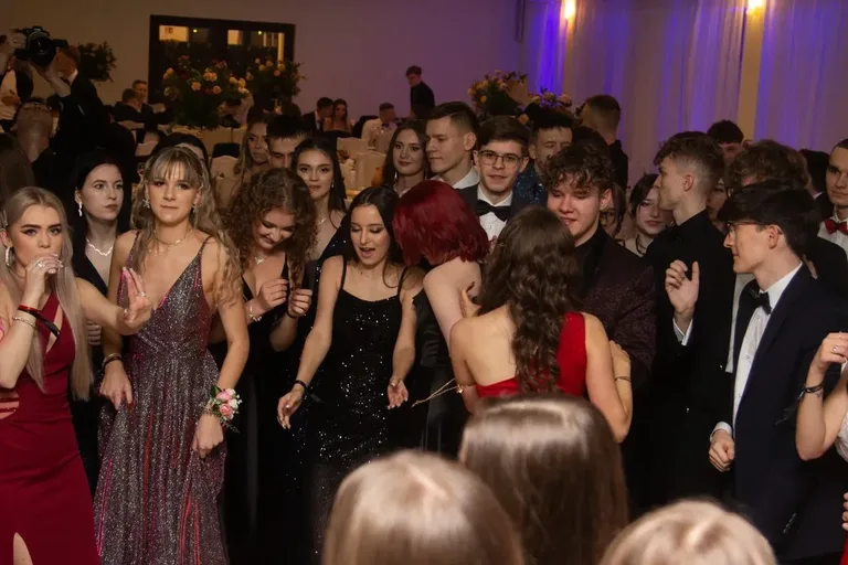 Studniówka Liceum Ogólnokształcącego im. Mikołaja Kopernika w Ostrowi Mazowieckiej! (zdjęcia, wideo)