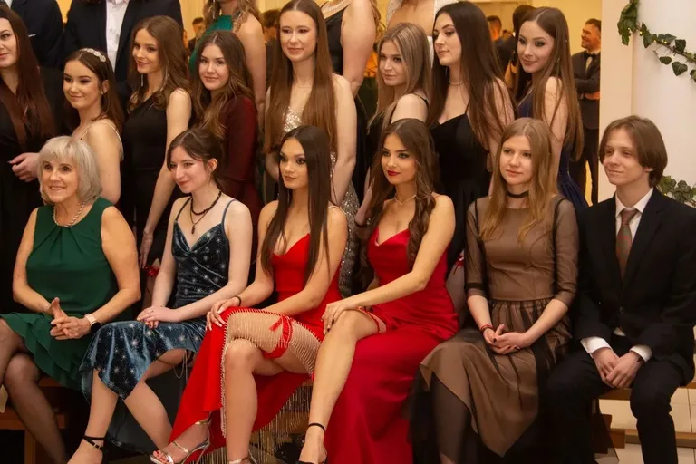Studniówka Liceum Ogólnokształcącego im. Mikołaja Kopernika w Ostrowi Mazowieckiej! (zdjęcia, wideo)
