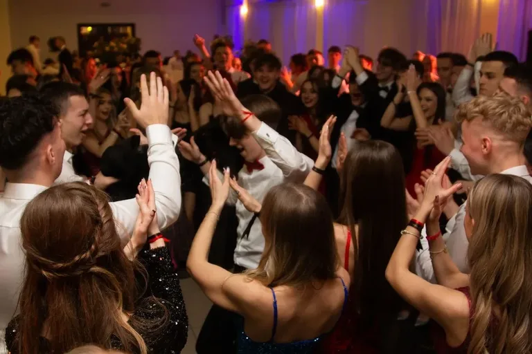 Studniówka Liceum Ogólnokształcącego im. Mikołaja Kopernika w Ostrowi Mazowieckiej! (zdjęcia, wideo)