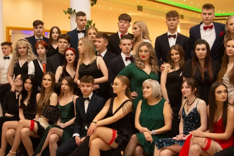 Studniówka Liceum Ogólnokształcącego im. Mikołaja Kopernika w Ostrowi Mazowieckiej! (zdjęcia, wideo)