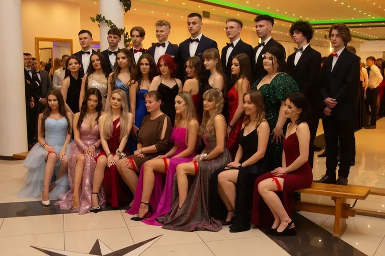 Studniówka Liceum Ogólnokształcącego im. Mikołaja Kopernika w Ostrowi Mazowieckiej! (zdjęcia, wideo)
