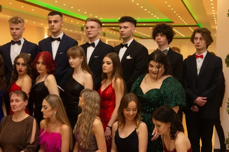 Studniówka Liceum Ogólnokształcącego im. Mikołaja Kopernika w Ostrowi Mazowieckiej! (zdjęcia, wideo)