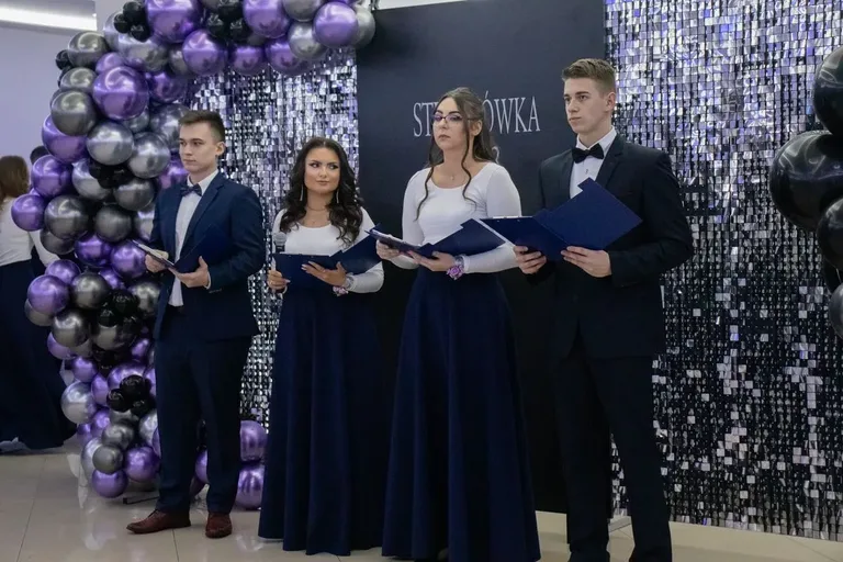 Maturzyści z ZSCKR w Starym Lubiejewie świętowali swój bal w "Euforii" (zdjęcia, wideo)