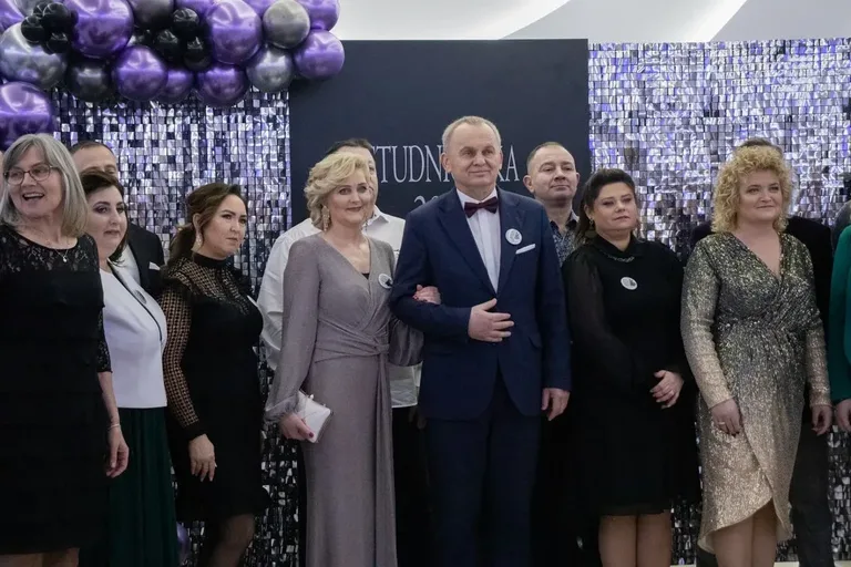 Maturzyści z ZSCKR w Starym Lubiejewie świętowali swój bal w "Euforii" (zdjęcia, wideo)