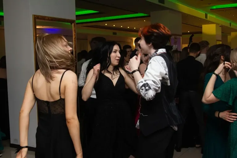 Studniówka Liceum Ogólnokształcącego im. Mikołaja Kopernika w Ostrowi Mazowieckiej! (zdjęcia, wideo)