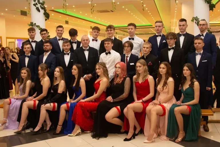 Studniówka Liceum Ogólnokształcącego im. Mikołaja Kopernika w Ostrowi Mazowieckiej! (zdjęcia, wideo)