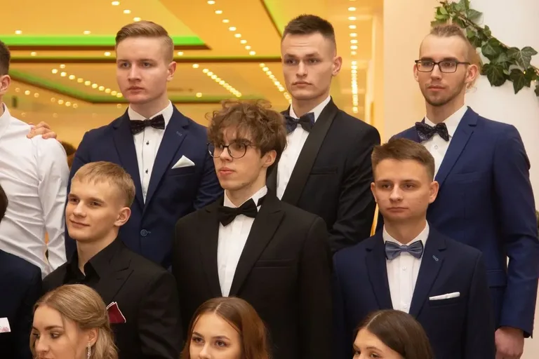 Studniówka Liceum Ogólnokształcącego im. Mikołaja Kopernika w Ostrowi Mazowieckiej! (zdjęcia, wideo)