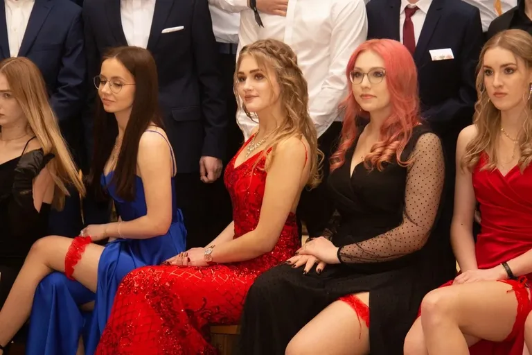 Studniówka Liceum Ogólnokształcącego im. Mikołaja Kopernika w Ostrowi Mazowieckiej! (zdjęcia, wideo)