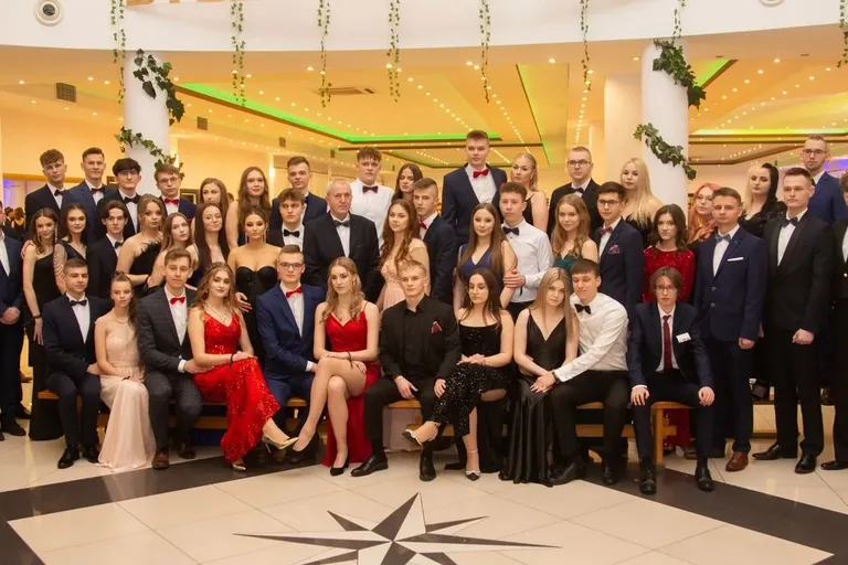 Studniówka Liceum Ogólnokształcącego im. Mikołaja Kopernika w Ostrowi Mazowieckiej! (zdjęcia, wideo)
