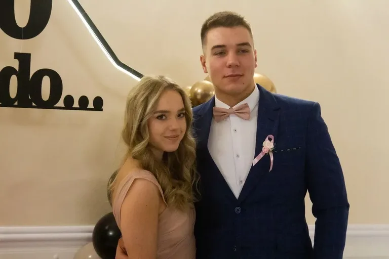 Studniówka maturzystów z Zespołu Szkół im. Stanisława Staszica w Małkini Górnej! (zdjęcia, wideo)