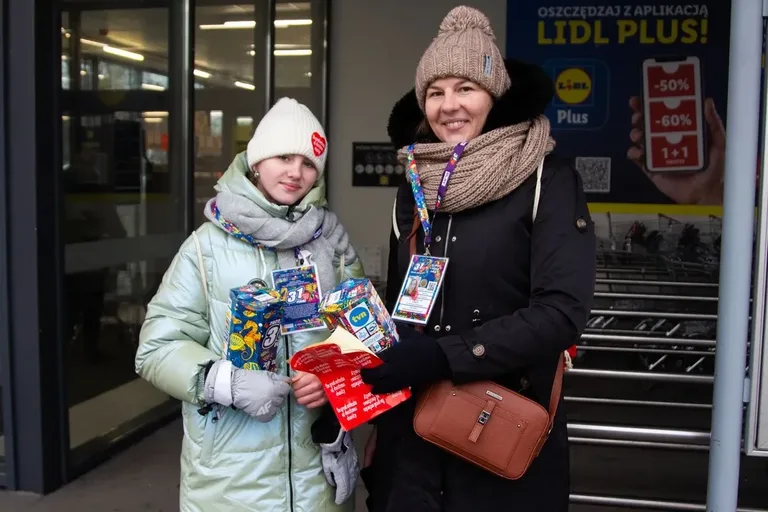 Kwesta po mieście i licytacje stacjonarne podczas 31. Finału WOŚP w Ostrowi Mazowieckiej (zdjęcia)