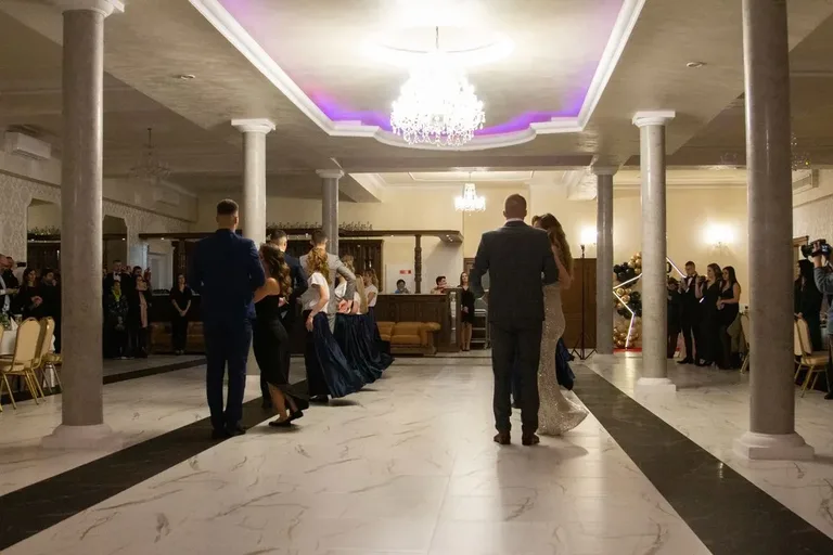Studniówka maturzystów z Zespołu Szkół im. Stanisława Staszica w Małkini Górnej! (zdjęcia, wideo)